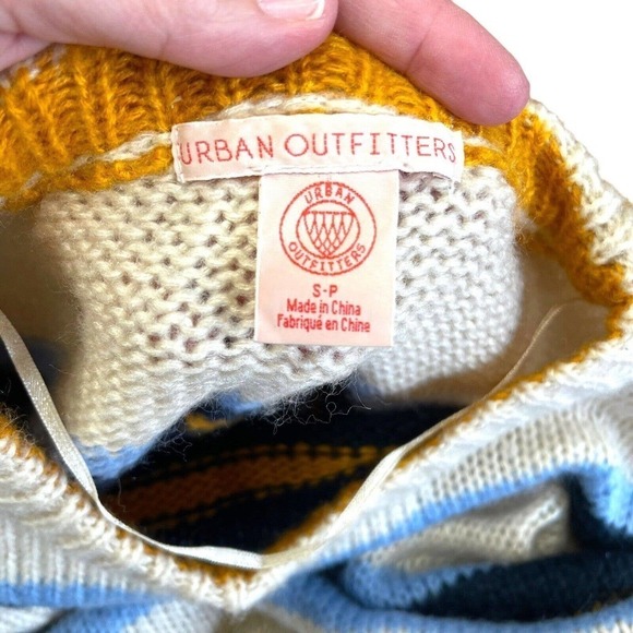 Urban Outfitters Bobby Boyfriend Stripe Sweater Blue Yellow Cream Sz Small Cozy - Picture 8 of 10